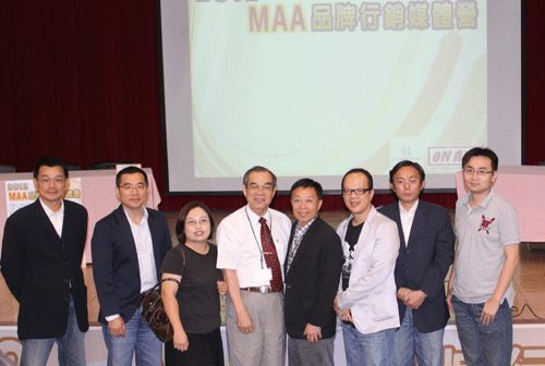 2012 maa理事长陈振忠(右四)暨长荣大学大众传播学系系主任刘信雄